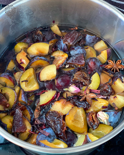 baked-oatmeals-with-plums